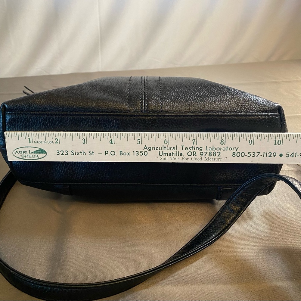 Tignanello leather shoulder strap/Crossbody black multi pocket  purse - Picture 3 of 12